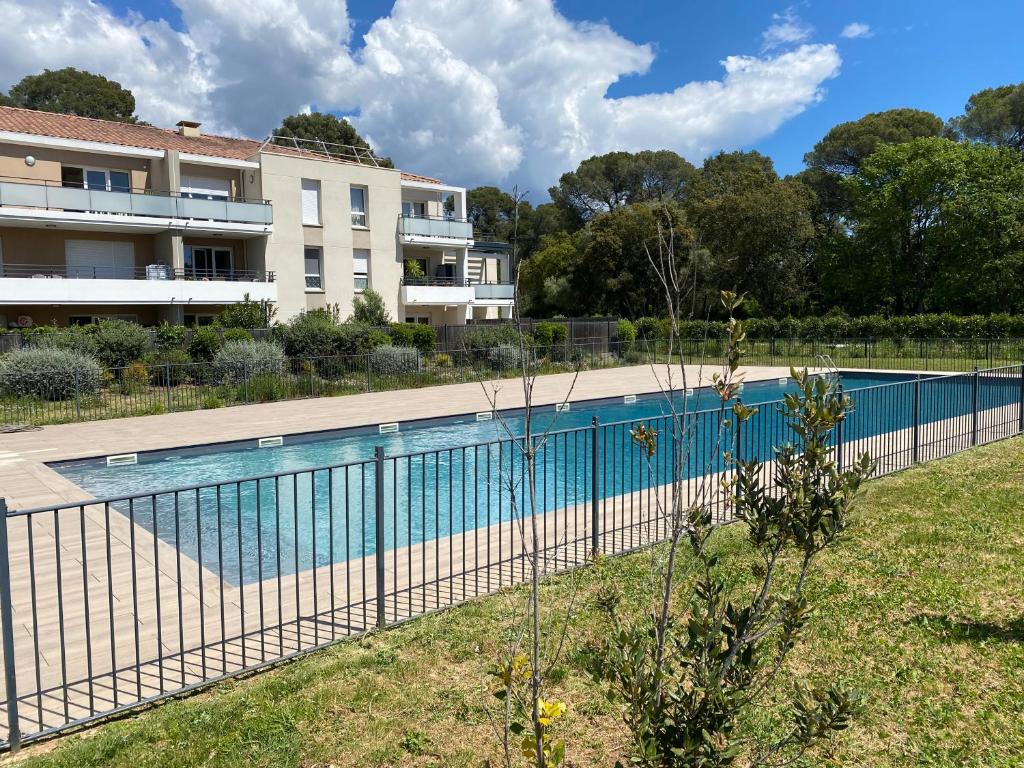 Rez de Jardin T3 recent et calme au Nouvelles Terres à La Londe les Maures - 1
