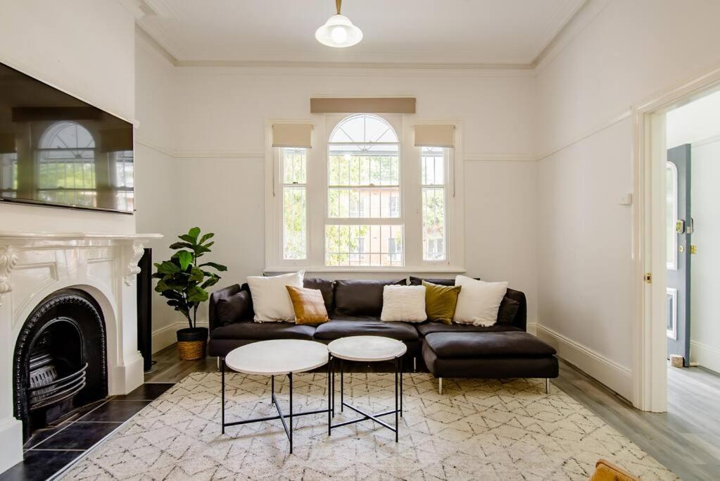 Beautiful & Ultra Convenient 4-bdrm Terrace, Sydney