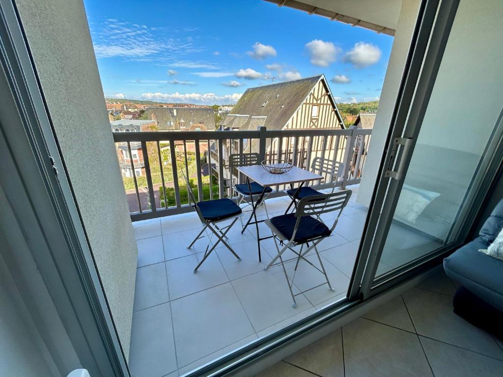 Appartement Vue Mer - 30 m de la plage - 5 minutes à pied du centre ville et du Casino - 4