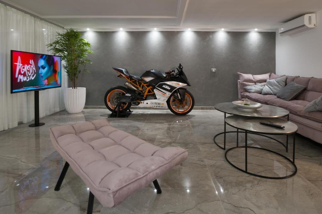 Real Superbike at your home - Bahai Gardens center, Haifa