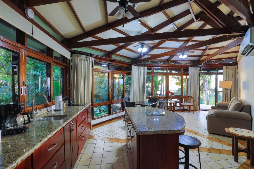 Kitchen, Tulemar Resort in Quepos