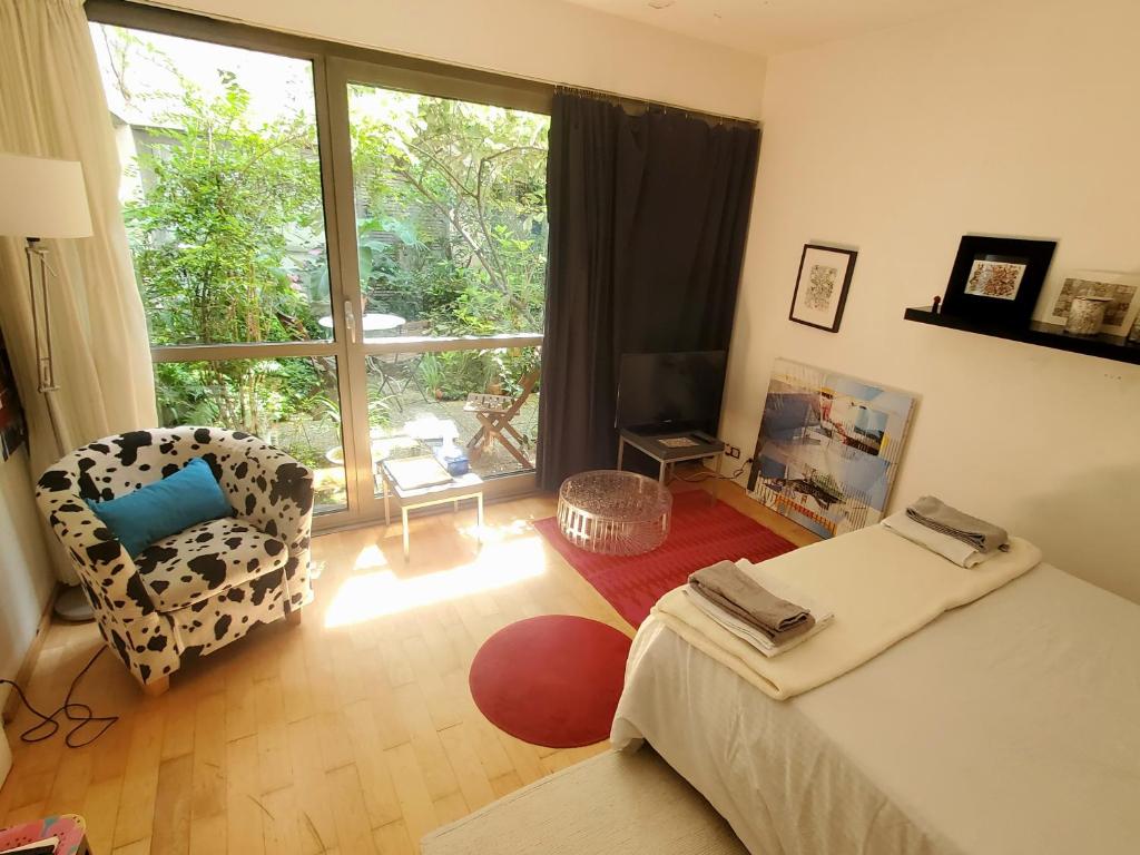 Une chambre à Paris 20eme avec un petit jardin - 2