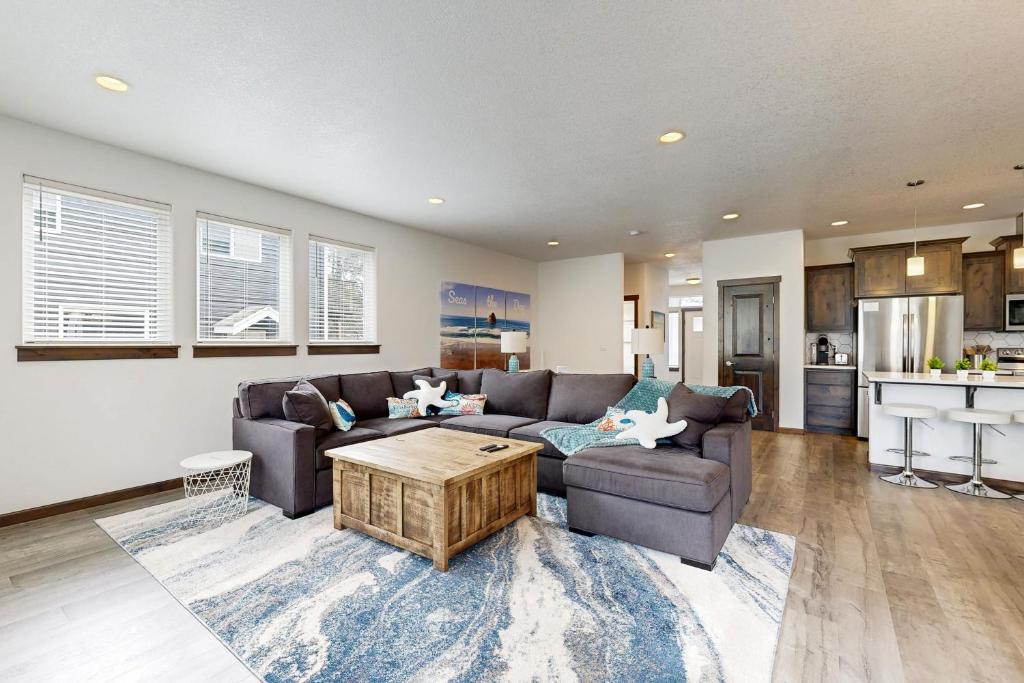 Seas The Day, Pacific City