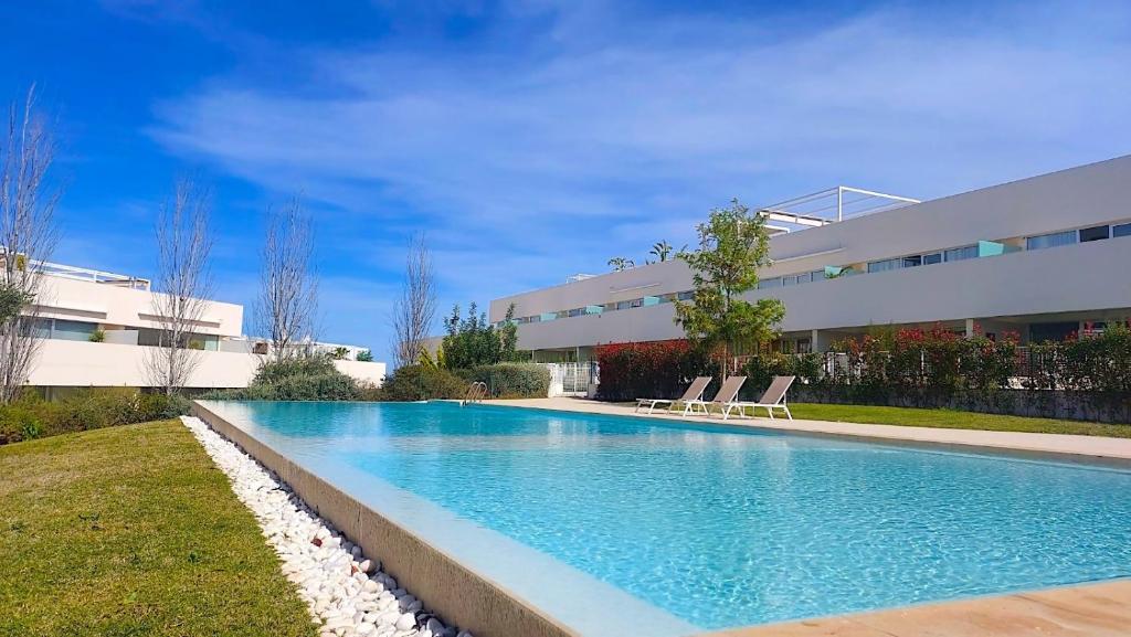 Impresionante apartamento con vistas a la piscina - 1