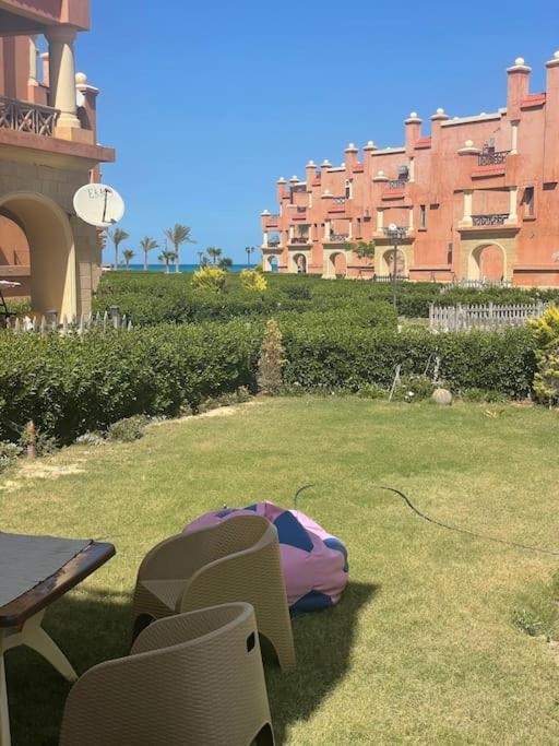 Intimate Mediterranean Chalet, El Alamein