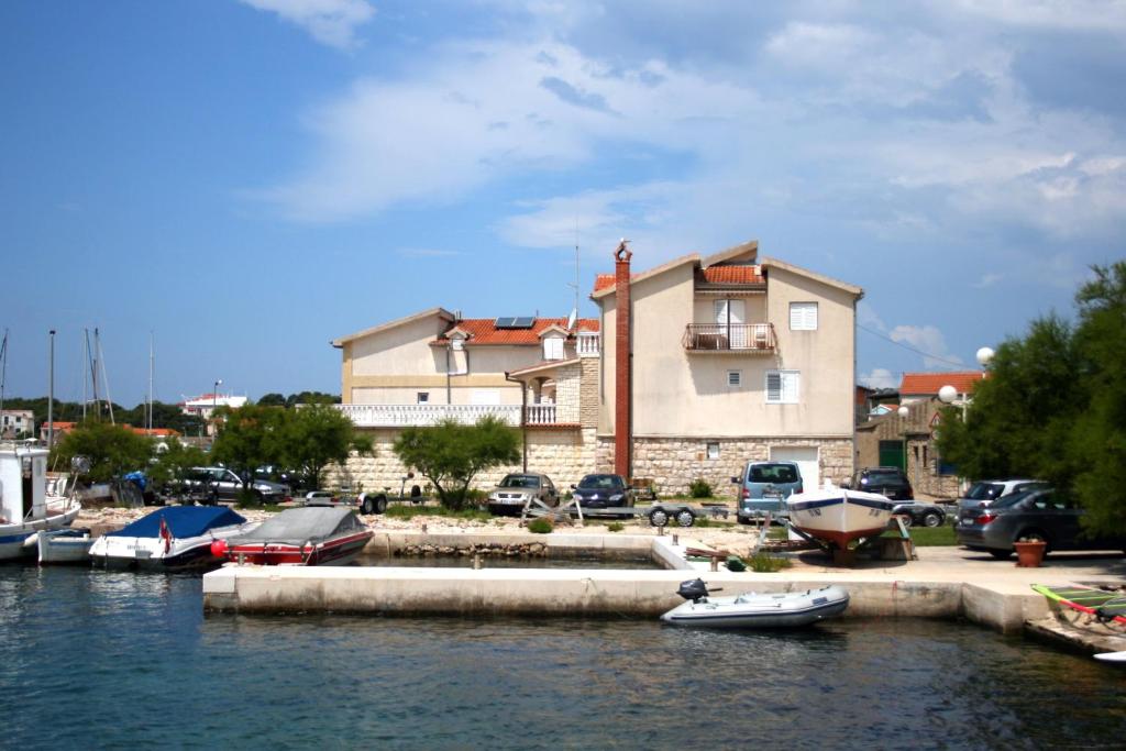 Apartments by the sea Jezera, Murter - 5123, Jezera