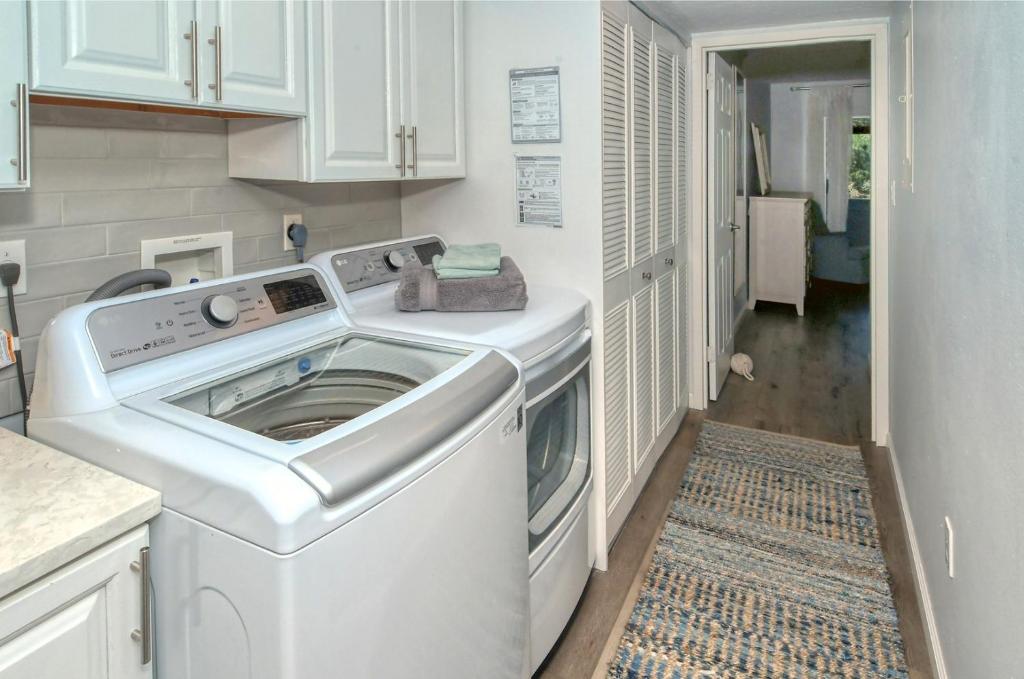 1200-303 Bay-Side Garden Views Await, Sarasota