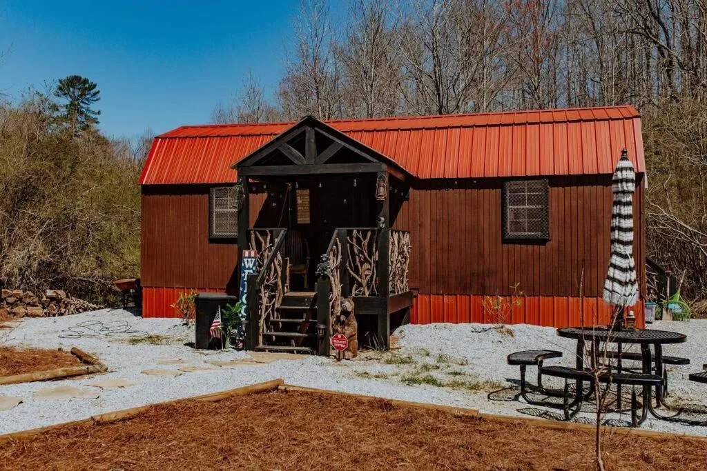 Lazy Bear Retreat by the Creek，位于Pickens的酒店