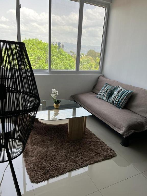 Metcalfe Luxury One Bedroom Suite, Kingston