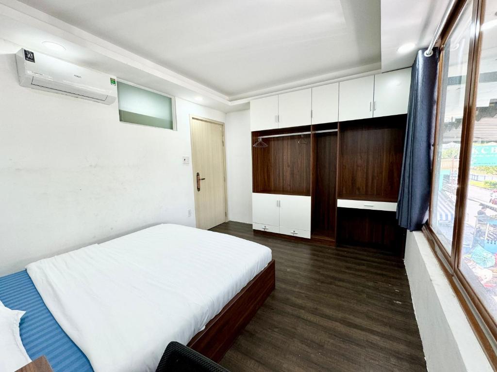 DLux Saigon Condo