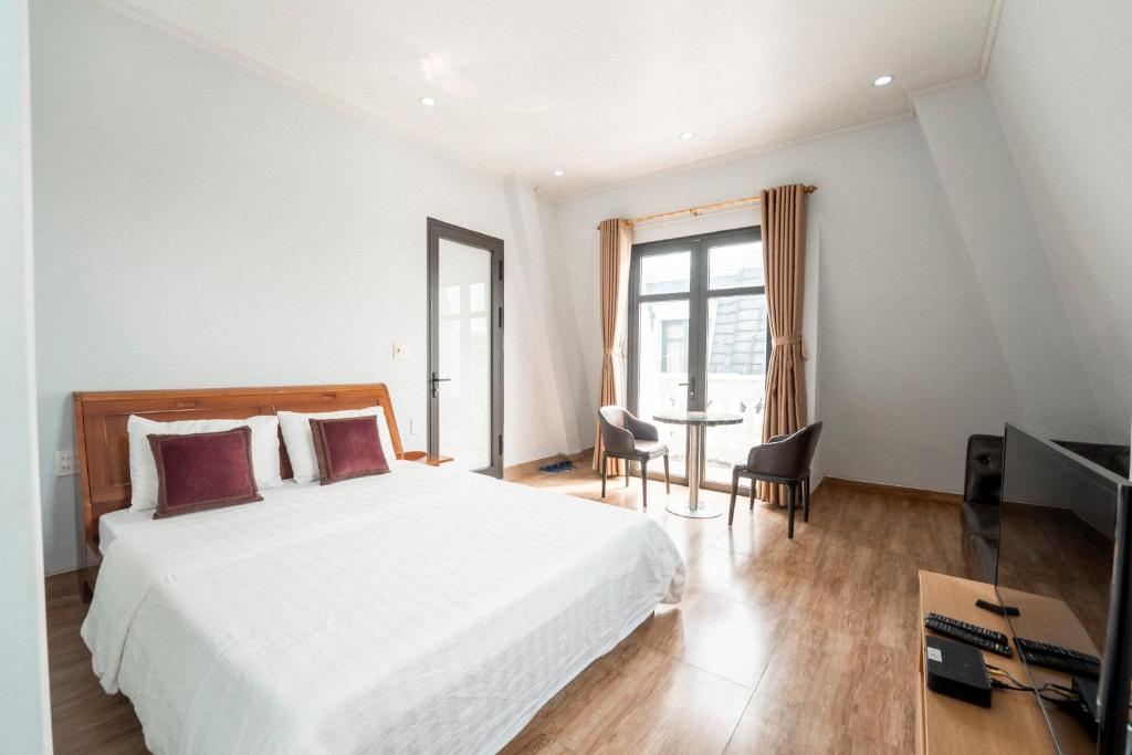 Riverside Row Apartment
