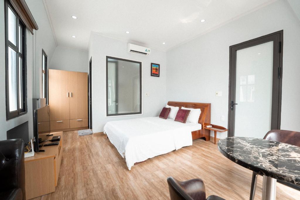 Riverside Row Apartment