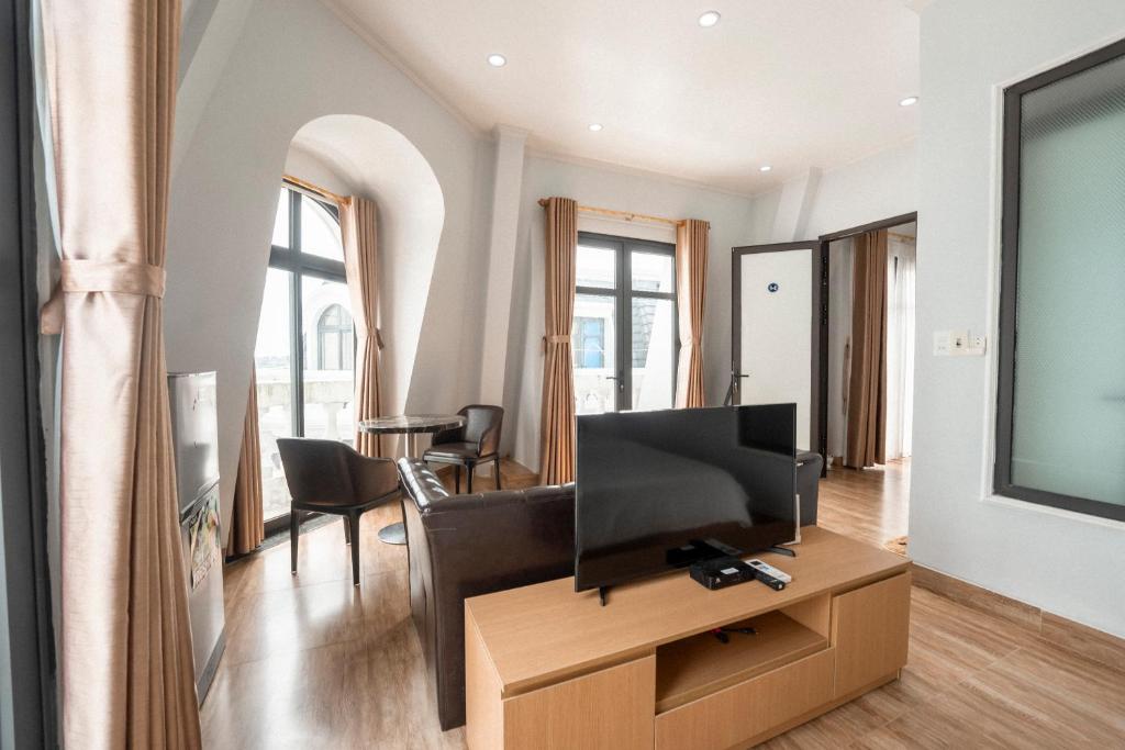 Riverside Row Apartment