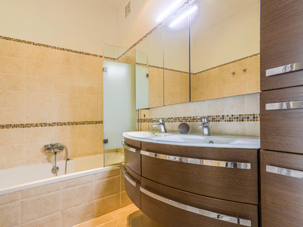 Apartment Le Victor Hugo by Interhome - 5