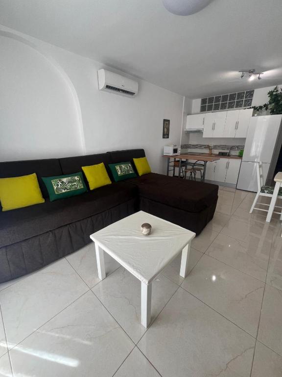 Luminoso y con Airco - D4 - frente a la piscina en Mareverde, Adeje