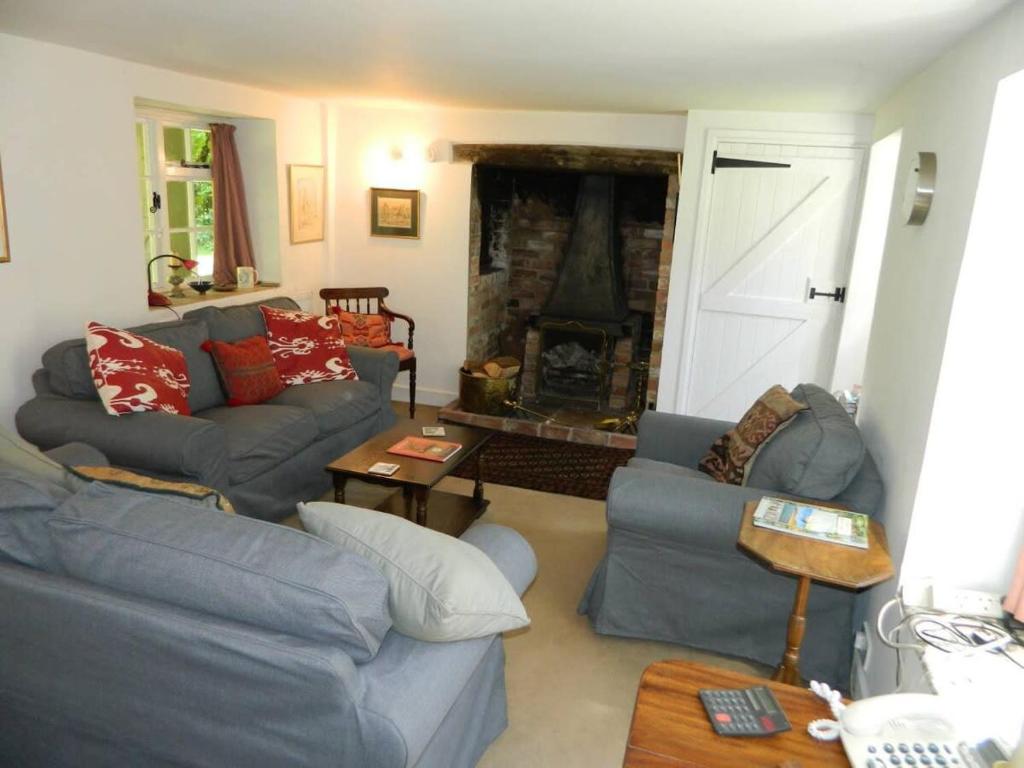 River Cottage, East Stoke - pet-friendly stay