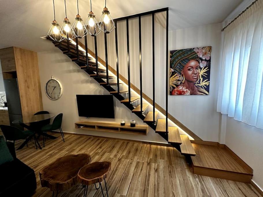 Ethra Suite 1, Volos