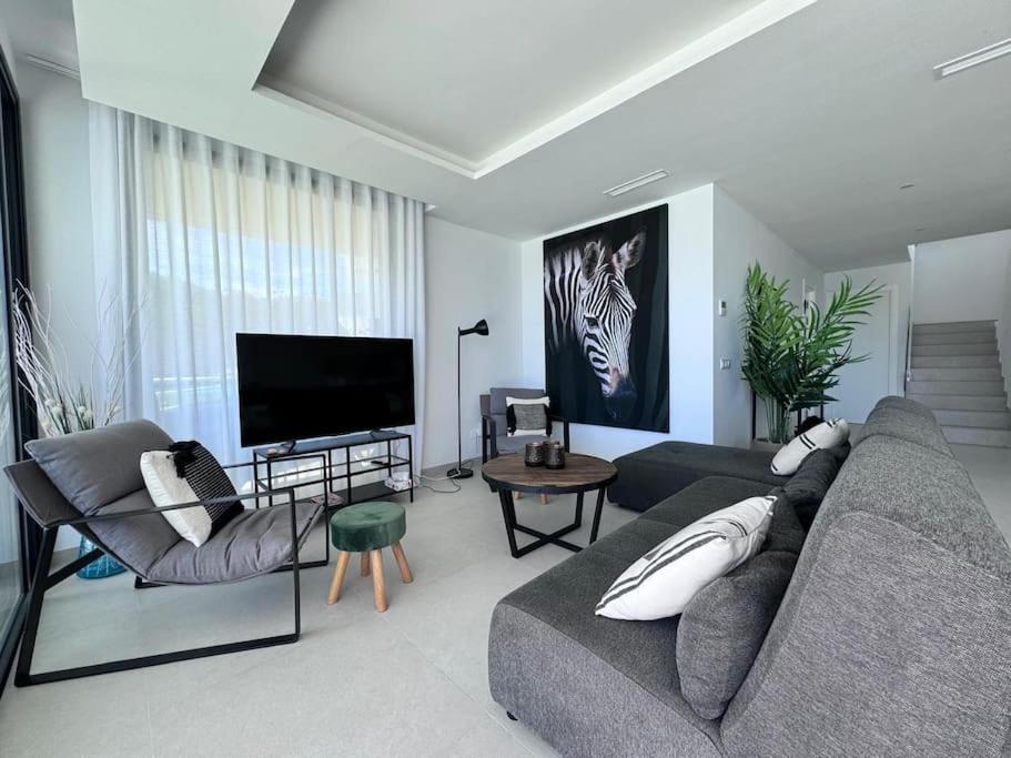 Luxueuze villa met verwarmd zwembad en zeezicht - 2