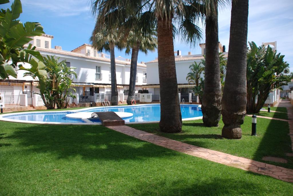 Magnífico Adosado con Piscina en Urb. Palm Beach - 2