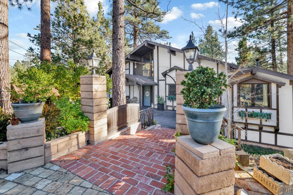 Soaring pines #2193, Big Bear Lake