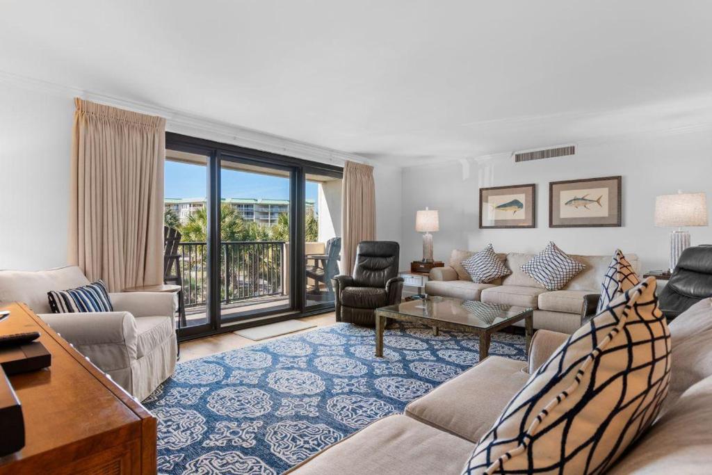 Coastal Charm 3BR Condo with Resort Amenities, Pawleys Island