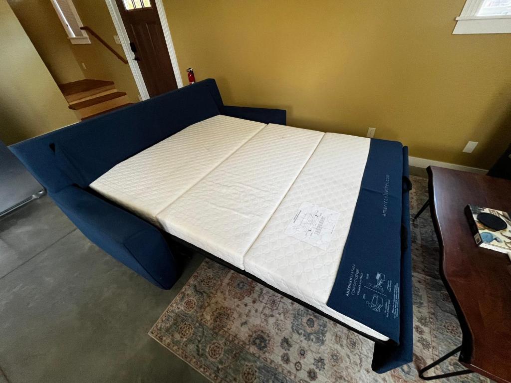 Dwntwn home, Prvt Rooftop and Soaking Tub!, Burlington