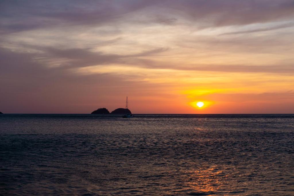 Sunset Harmony, Your Escape at Playa Hermosa, Sardinal