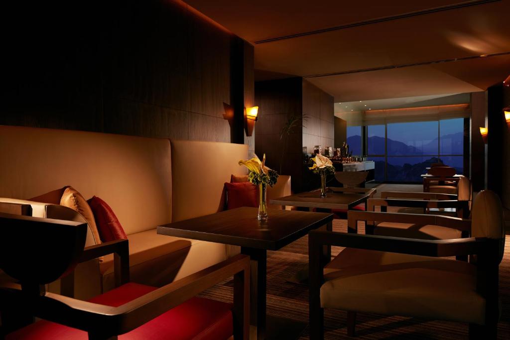 Shared lounge/TV area
