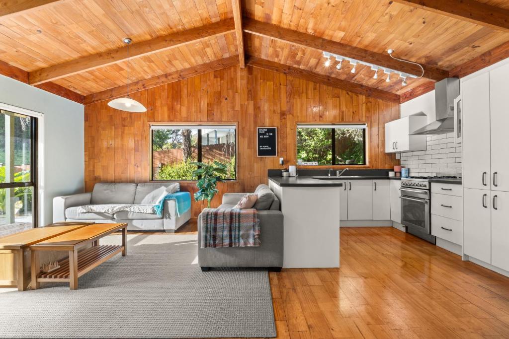 The Wee Bothy - Onemana Holiday Home, Whangamata