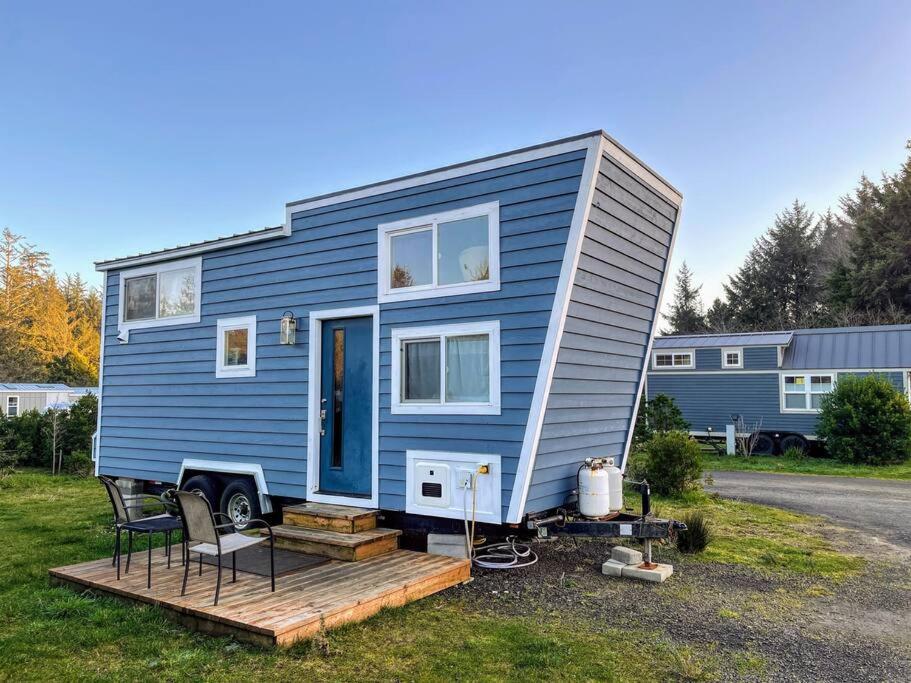 Breakers - stay in a tiny home on the Oregon Coast, Waldport