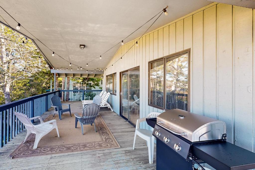 Evergreen, Depoe Bay