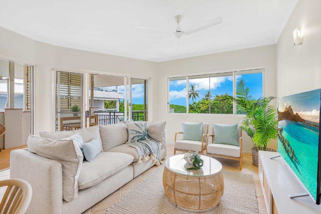 Water views on the Esplanade, Cairns North