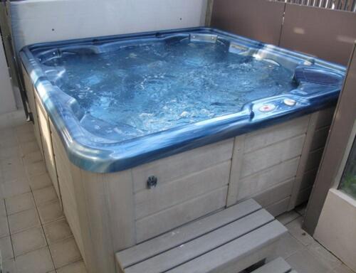 Hot tub