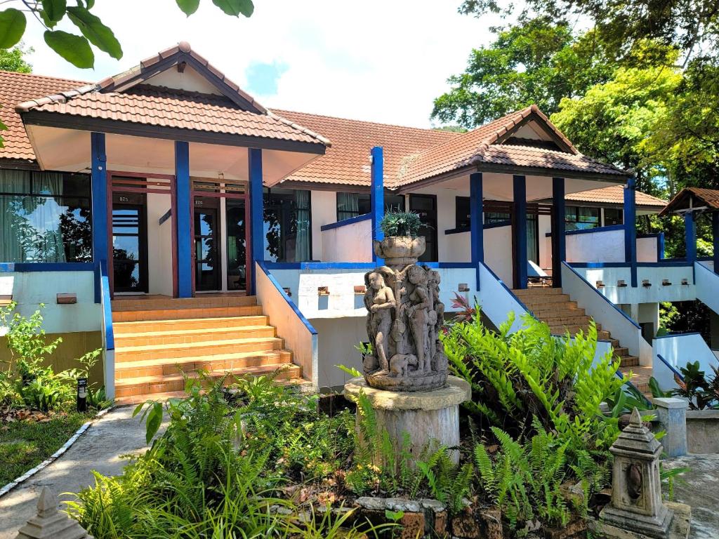 View, Koh Chang Cliff Beach Resort in Koh Chang