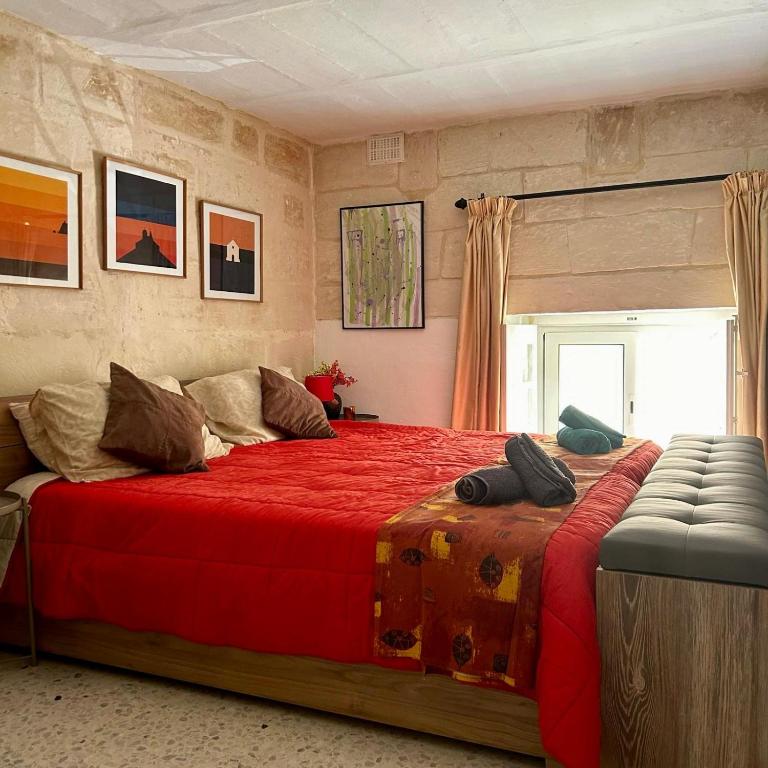 Ensuite Room with Private Kitchen in a Typical Maltese Townhouse, Sliema