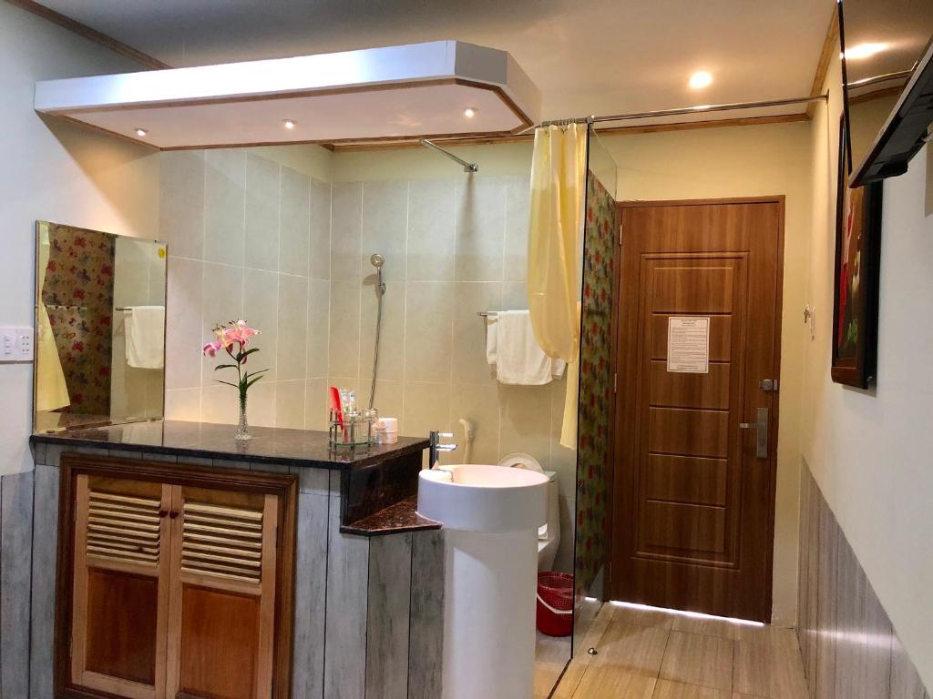 Shower, Khang Bao Vien in Ho Chi Minh City