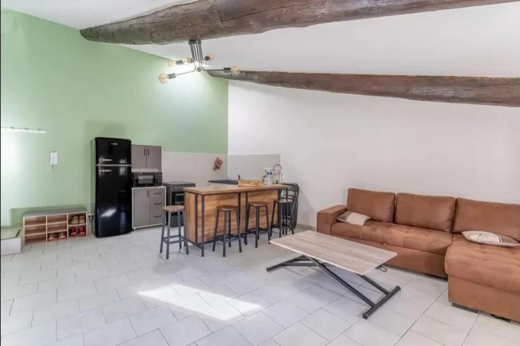 Appartement moderne à L'Isle-sur-la-Sorgue, 50 m² avec parking. - 1