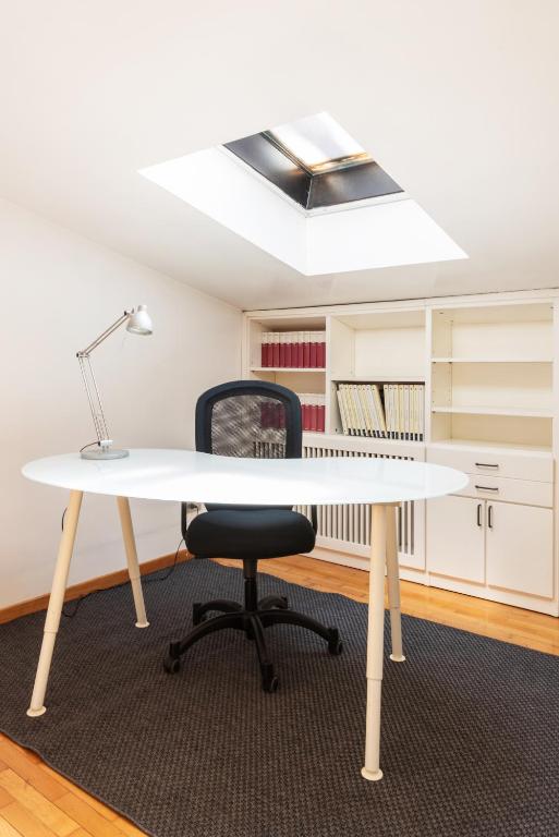 Elegante Bilocale con postazione lavoro San Babila - 3