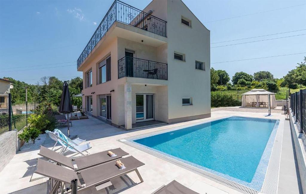 Amazing Home In Porec With Wifi, Poreč