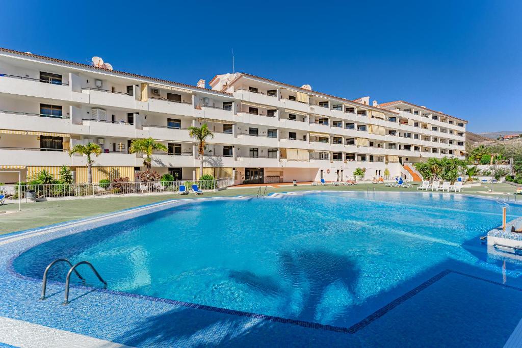 Hermitage Homes SML, El Guincho