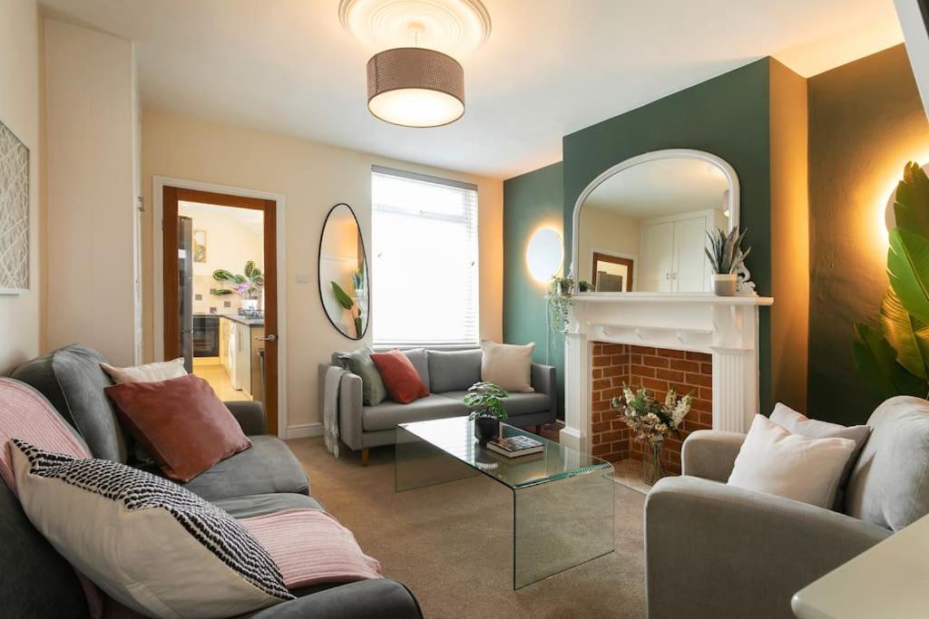 Stylish 4 Bed Home In Central Nottingham w/Parking, Nottingham