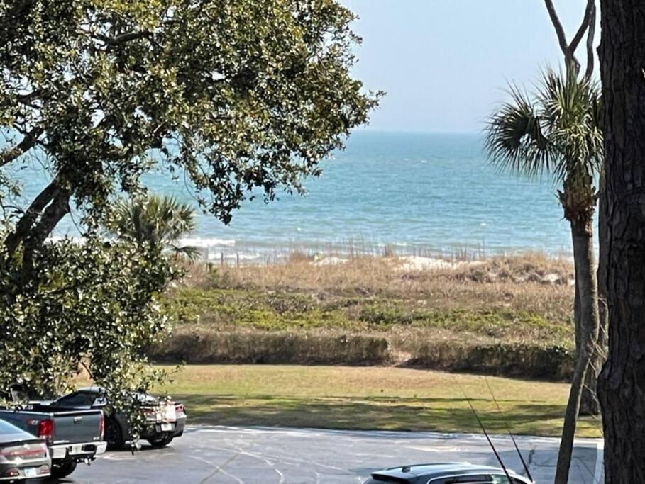 Feelin Tip'Sea-Oceanview Retreat Steps to Beach, Hilton Head Island