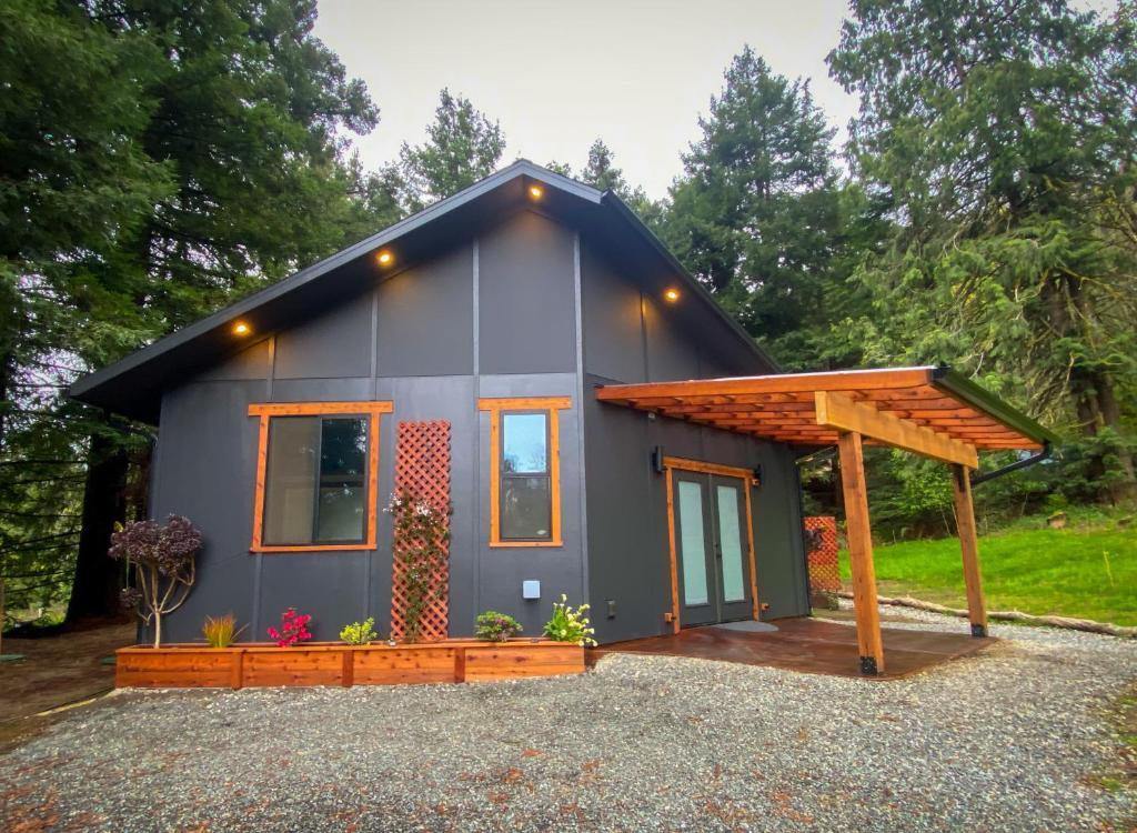 New, Modern, Country-feel, close to Arcata, Arcata