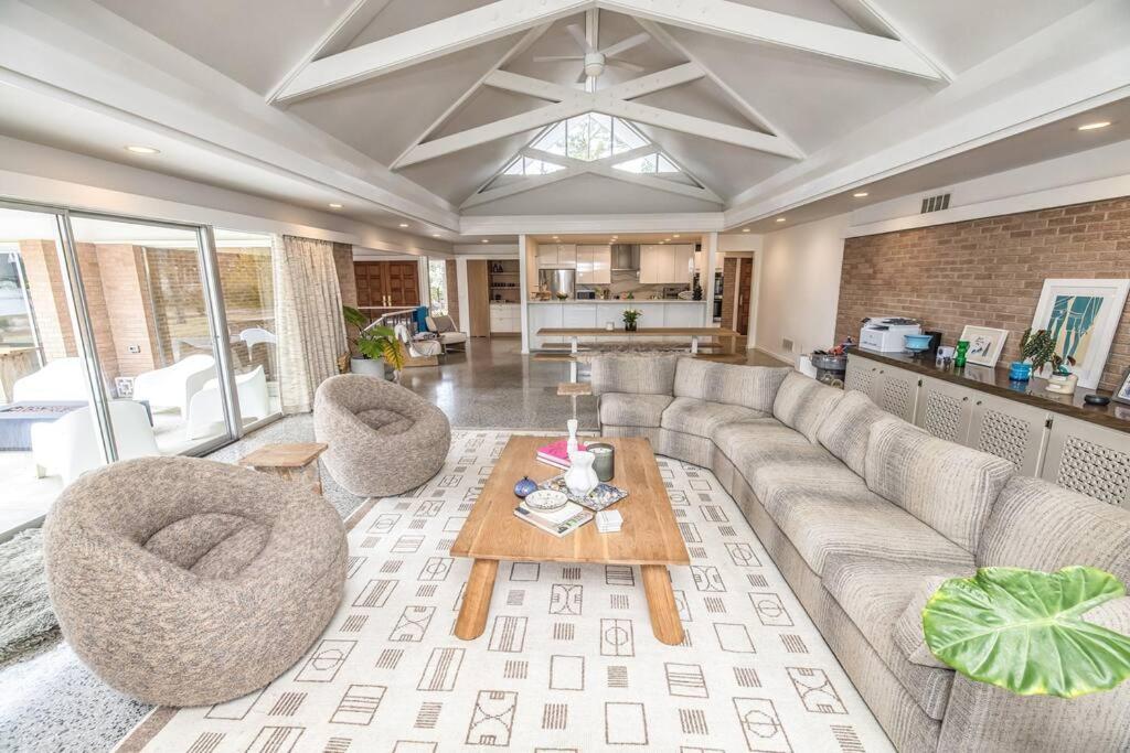 Mod Happy - a chic mid-century modern oasis, Wilmington