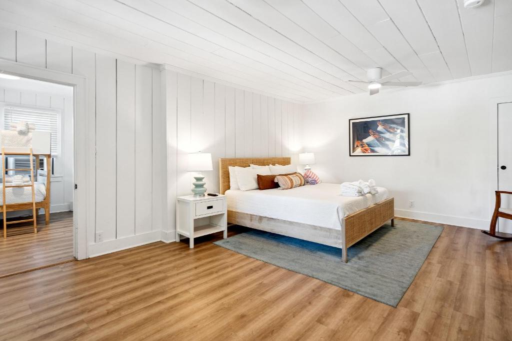 Folliday Inn - The Barrelback - Room 26, Folly Beach