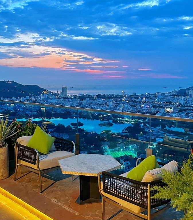 Căn hộ 03 phòng ngủ tầng 8 Oasky view biển