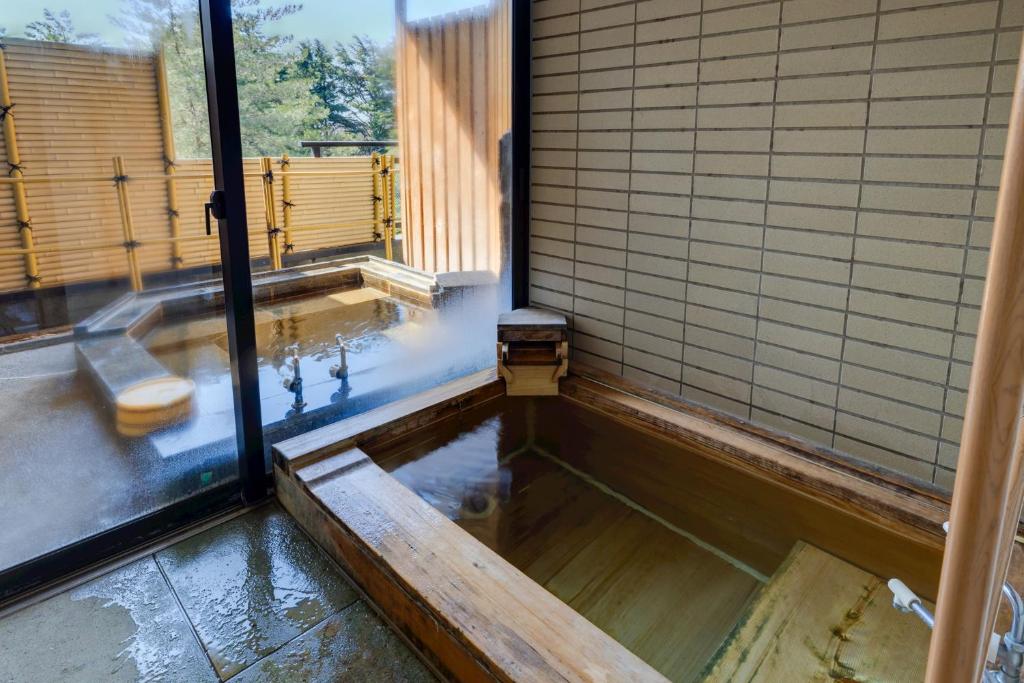 Hot spring bath