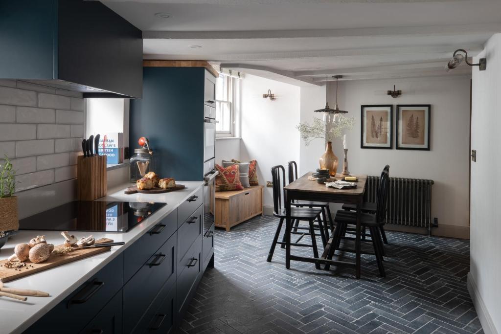 Kittiwake Cottage - Charming harbour-side cottage, luxury interiors, Port Isaac