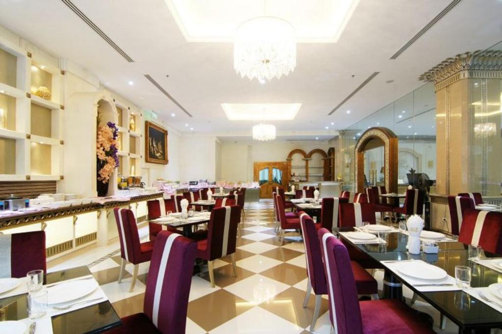 Restaurant, LK Miracle Suite in Pattaya