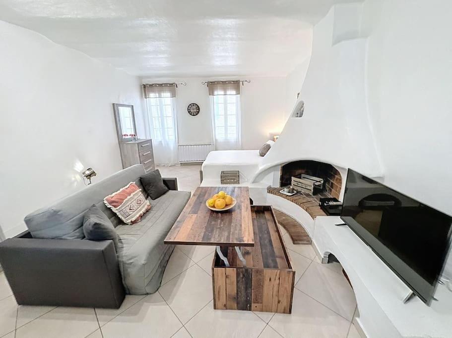Loft Spacieux au Cœur du Village - 1